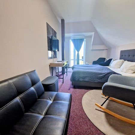 Family Hotel Maxim แบโรน ภายนอก รูปภาพ