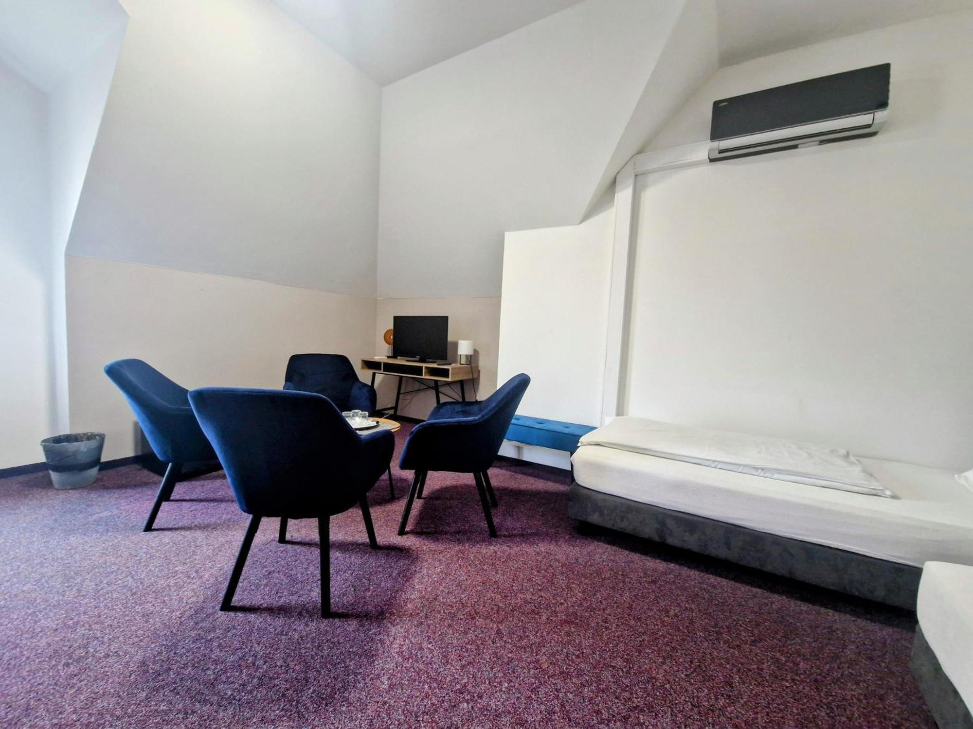 Family Hotel Maxim แบโรน ภายนอก รูปภาพ