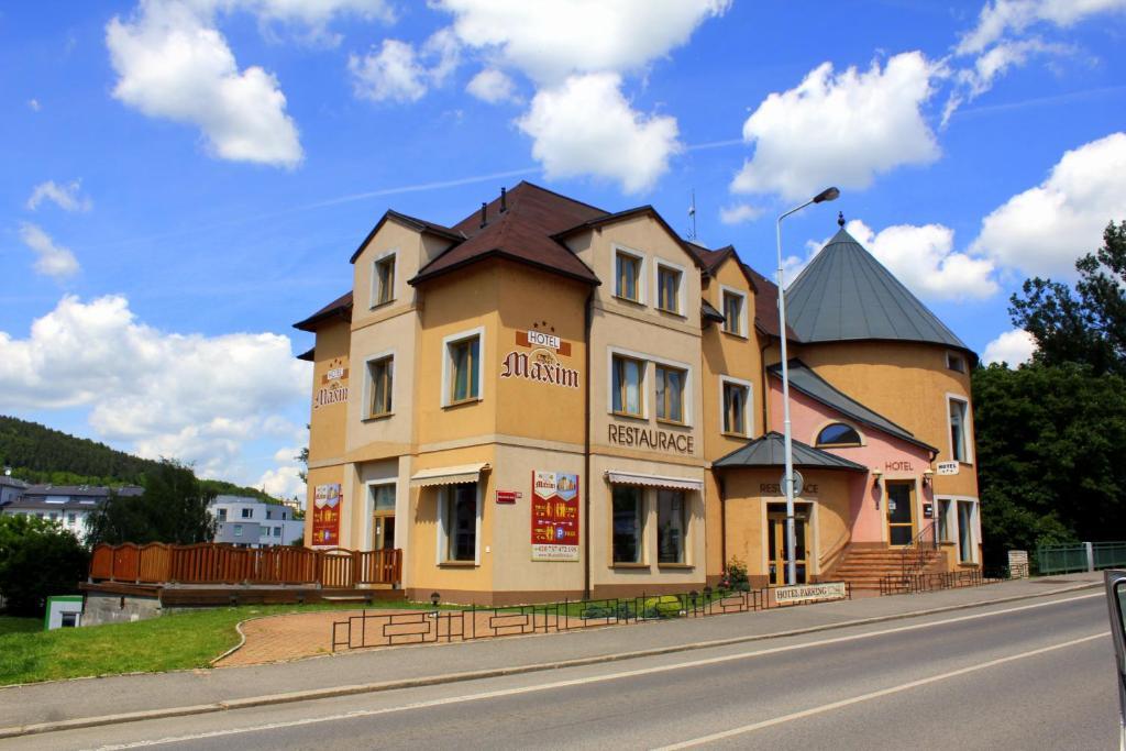 Family Hotel Maxim แบโรน ภายนอก รูปภาพ